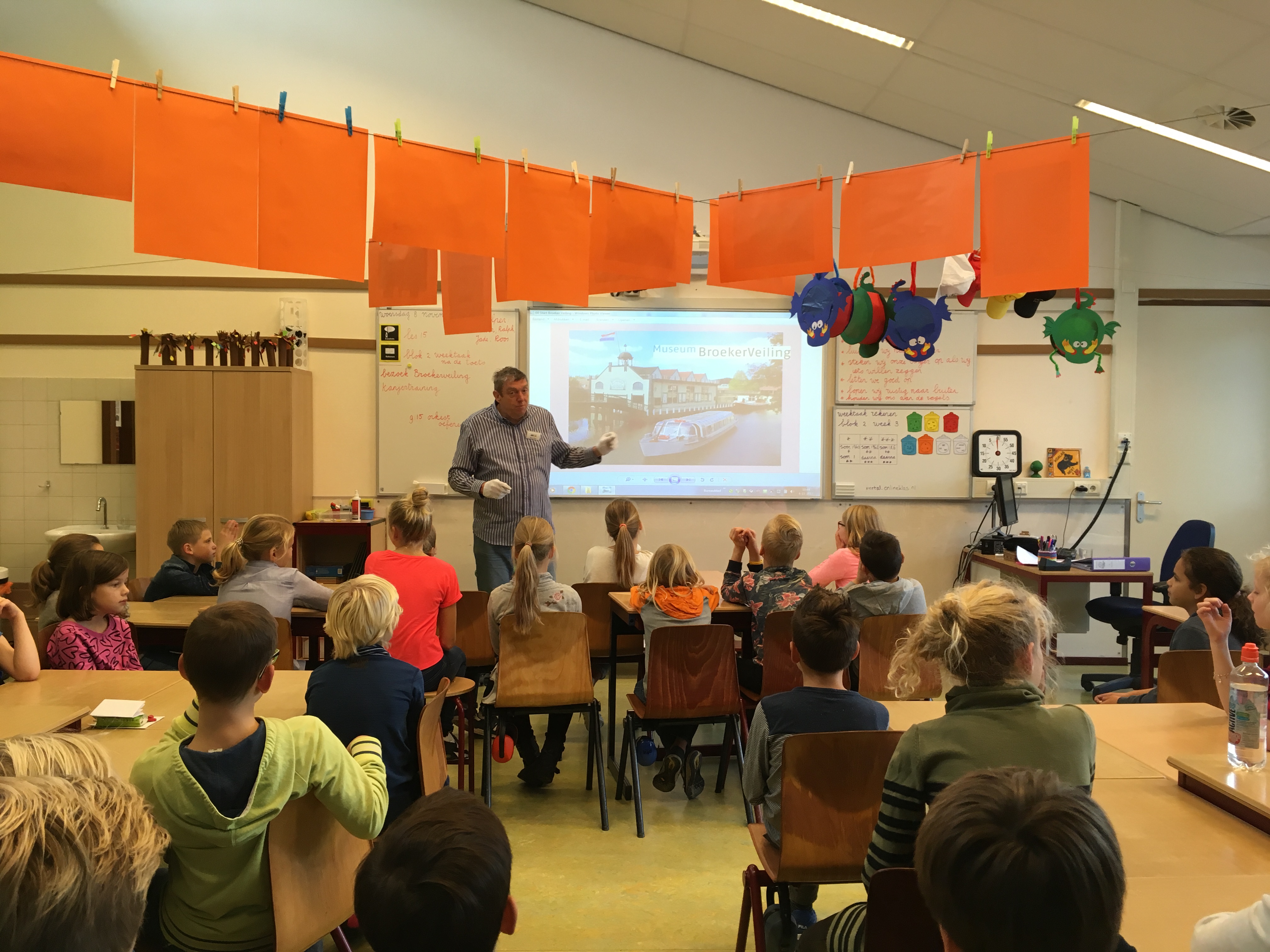 Groep 6: Bezoek Broekerveiling in de klas