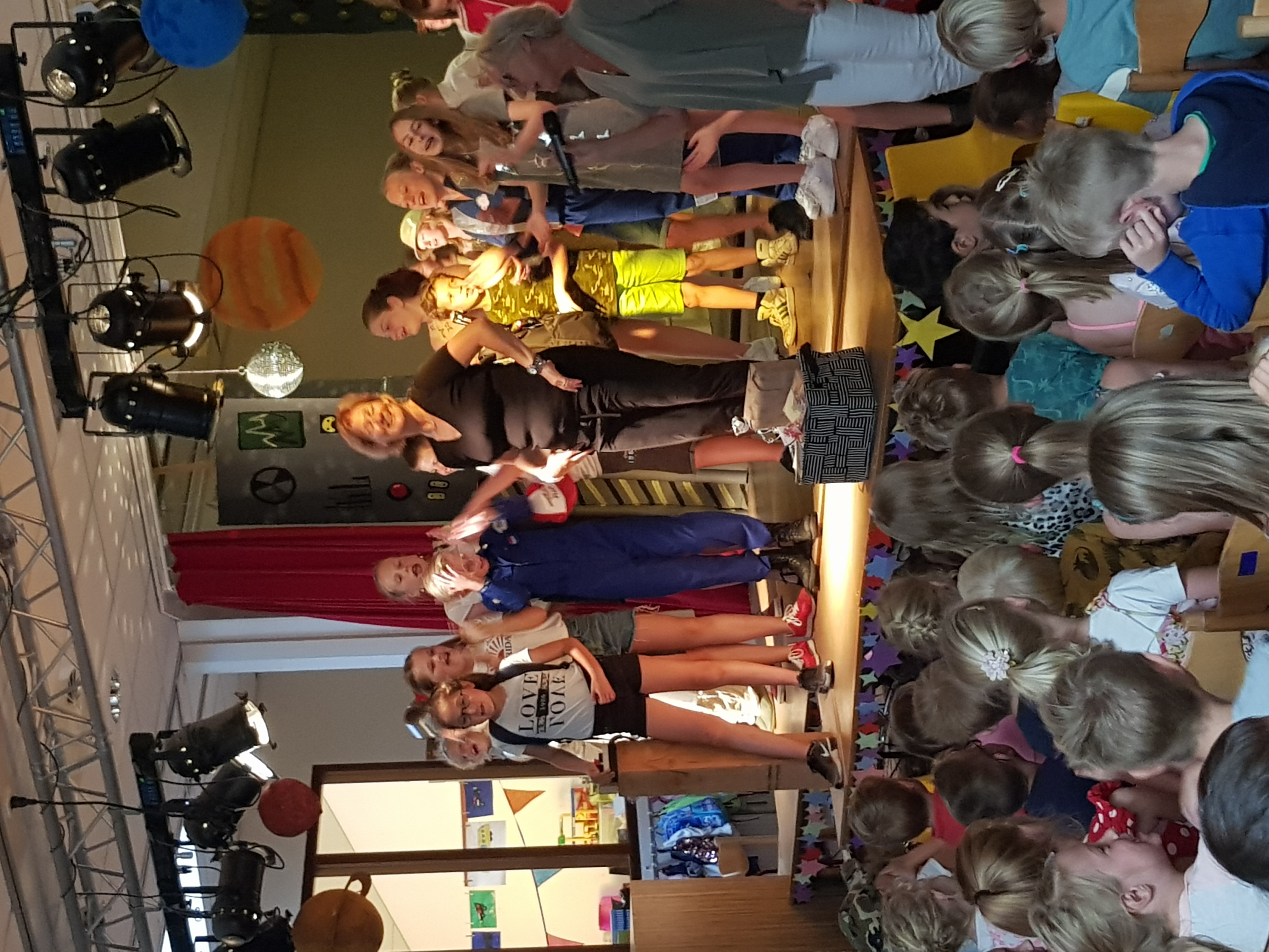 Juf Helen in 't zonnetje gezet